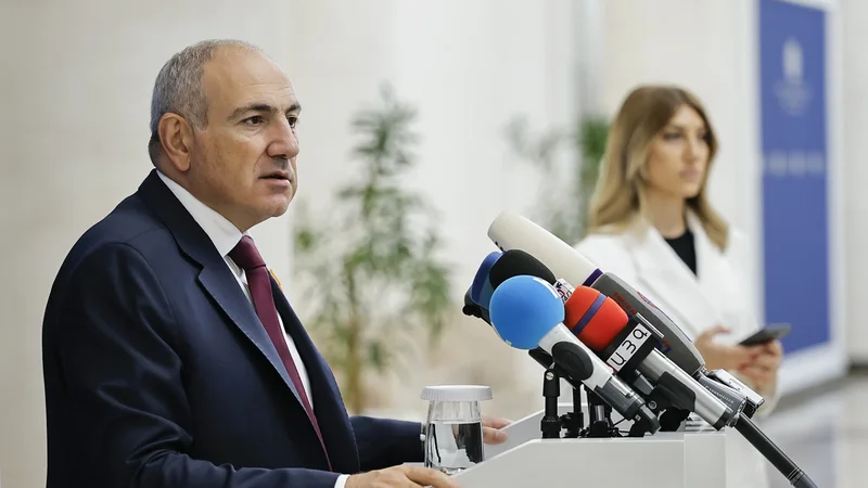 Ermənistan Baş naziri KTMT və Rusiyanı öhdəliklərini yerinə yetirməməkdə ittiham etdi