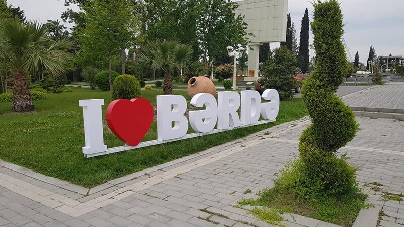 Bərdədə parkın qarşısında söyüş söyən 28 yaşlı oğlan həbs edildi