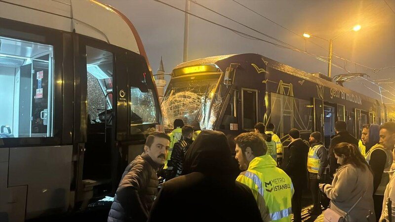 İstanbulda iki tramvay toqquşub, 11 nəfər yaralanıb