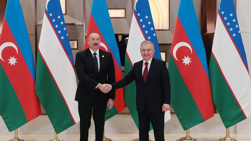 İlham Əliyev Özbəkistan Prezidentini təbrik etdi
