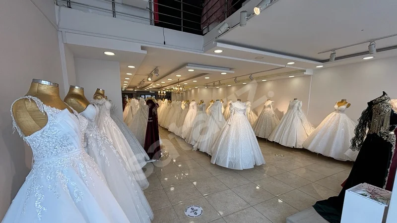 Bakıda gəlinlik salonunda dava: Satıcı müştəriyə xəsarət yetirdi – TƏFƏRRÜAT