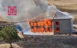 Cəlilabadda ev yanaraq külə dönüb -