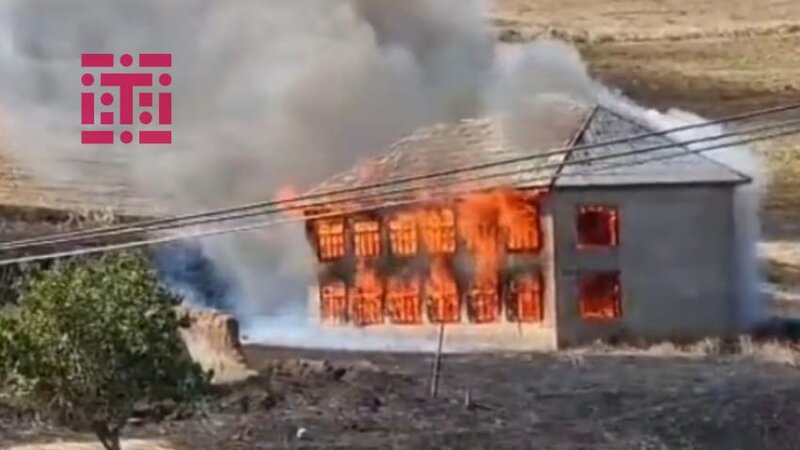 Cəlilabadda ev yanaraq külə dönüb -