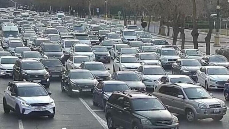 Bakının bu küçələrində sıxlıq var -