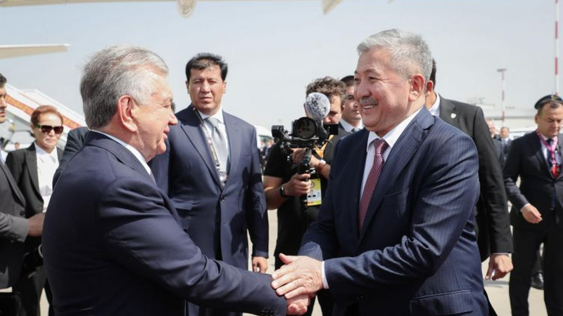 Özbəkistan Prezidenti Qırğızıstanda səfərdədir
