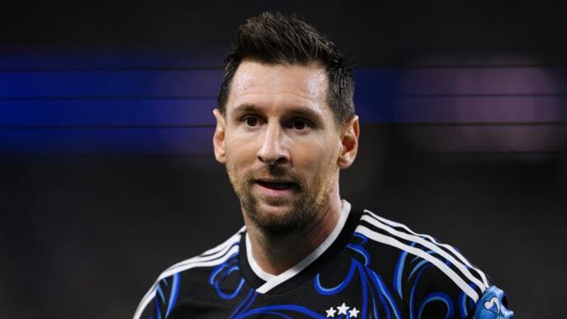 Argentinada oyunlar Messinin şərəfinə 10-cu dəqiqədə dayandırılacaq