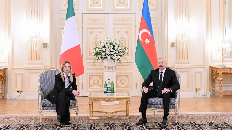İlham Əliyev Corcia Melonini təbrik etdi