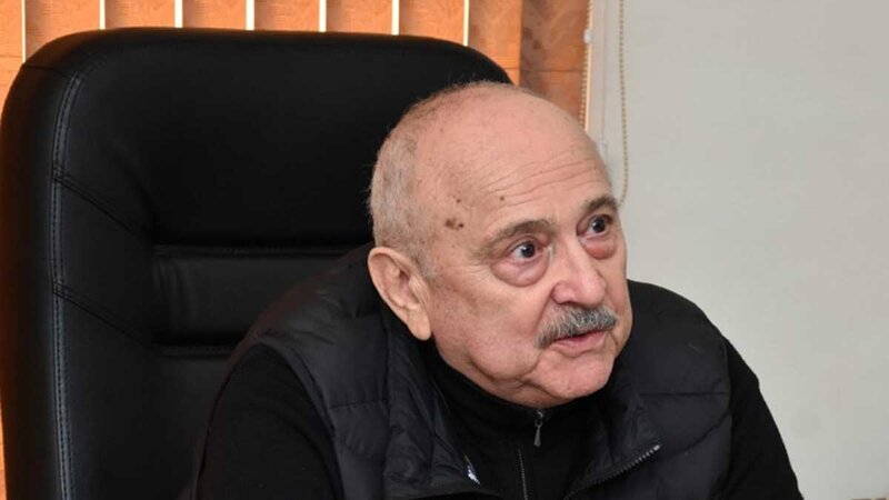 Xalq artistinin müalicəsi xəstəxanada davam edir