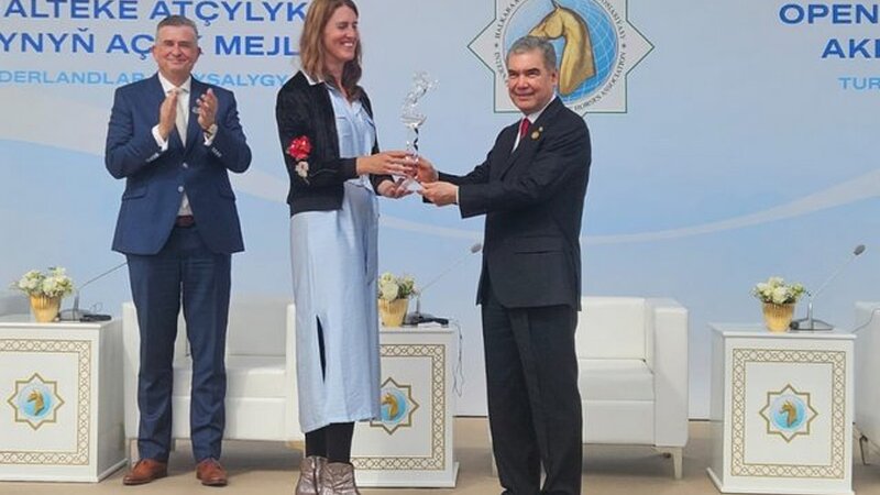 Türkmənistan lideri atçılığa verdiyi töhfələrə görə mükafatlandırılıb
