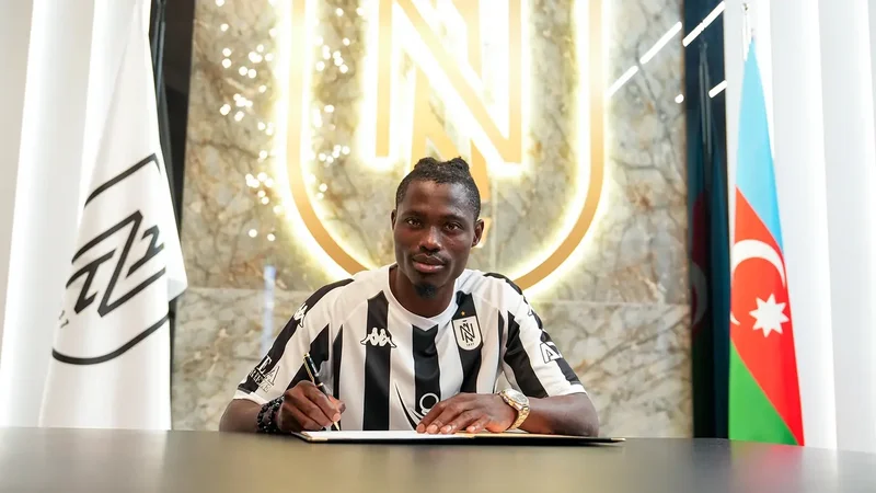 "Neftçi" nigeriyalı hücumçu Adeleke Akinyemini transfer edib