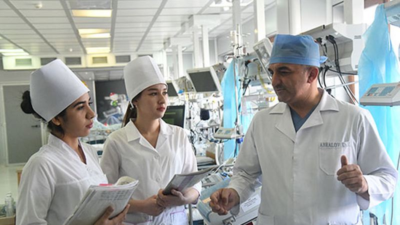 Özbəkistanda tibb işçilərinin peşəyə qəbulu qaydaları sərtləşdirilir