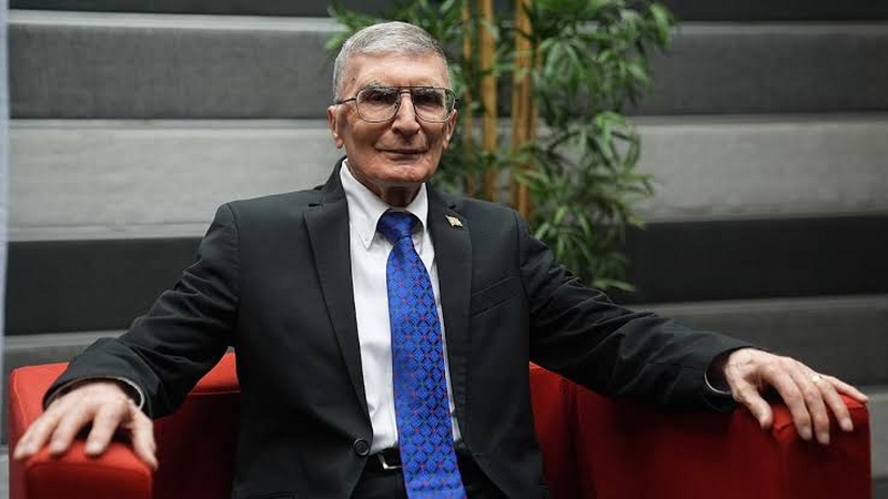 Əziz Səncər “Şöhrət” ordeni ilə təltif edildi
