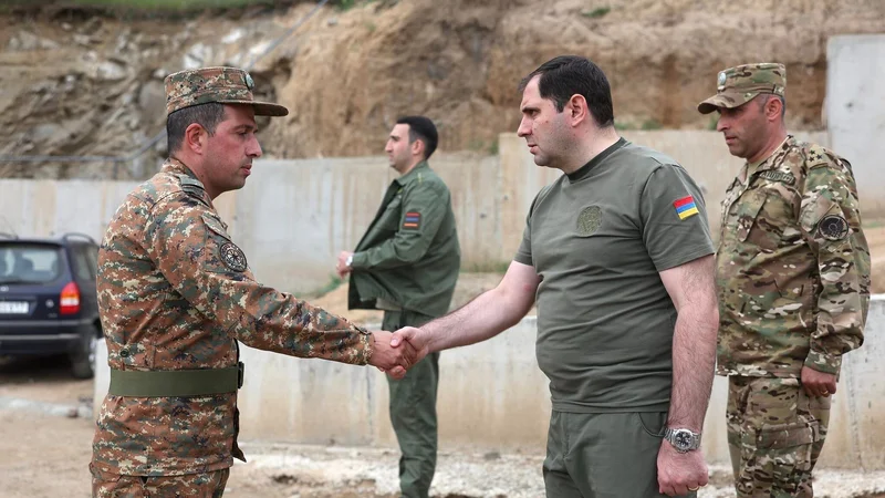 Ermənistan müdafiə naziri orduya fasiləsiz təlim əmri verdi