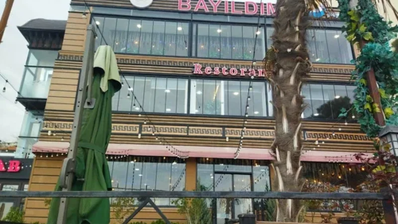 Bakıda restoranın qarşısında söyüş söyən şəxs həbs edildi