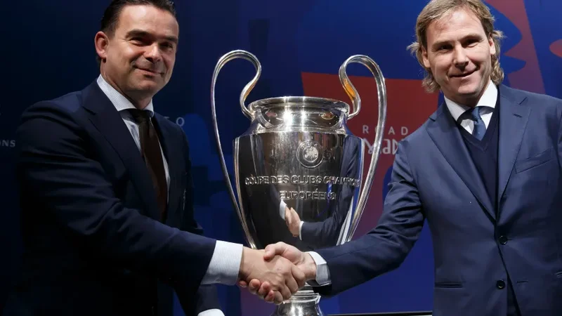 Niderland futbolunun əfsanəsi səhhətinə görə vəzifəsini tərk etdi