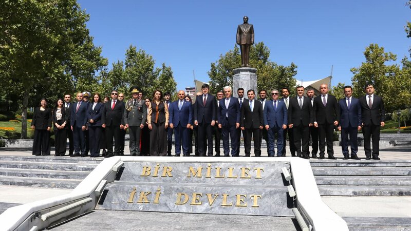 Ankarada Ulu Öndər Heydər Əliyev və Mustafa Kamal Atatürkün müqəddəs xatirəsi yad olunub
