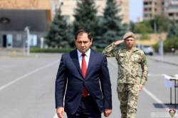 Ermənistan müdafiə naziri Çinə getdi