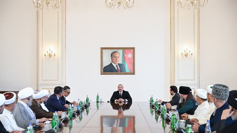 İlham Əliyev Bakıda keçirilən beynəlxalq konfransların iştirakçılarını qəbul etdi