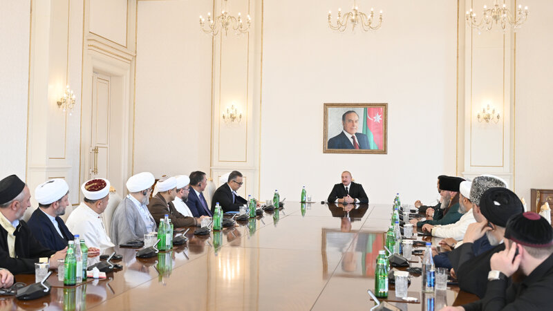 Prezident: İslam dünyasına qarşı elan olunmamış müharibə gedir