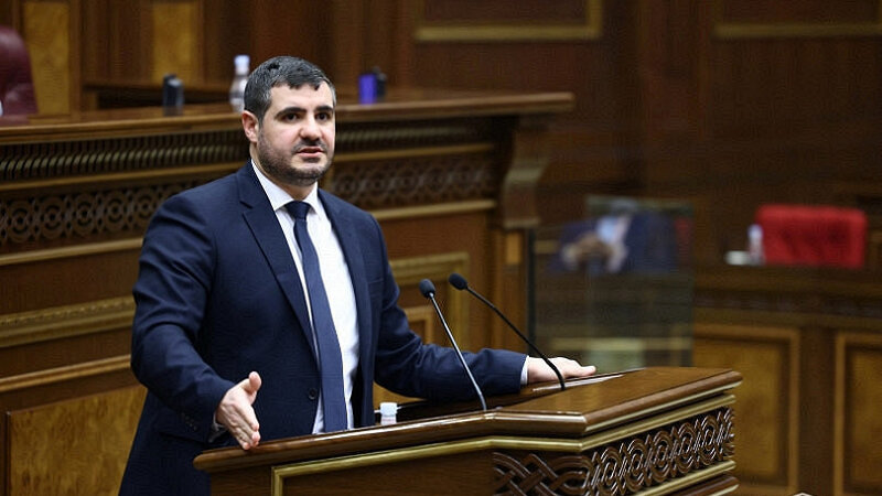 Ermənistan parlamentində gərginlik: Bizi “Daşnaksütyun” zəhərləyib, onu kökündən kəsib atmalıyıq