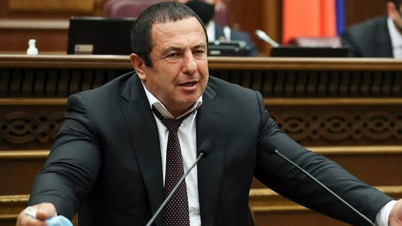 Rusiya Sarukyana məhdudiyyət tətbiq etdi