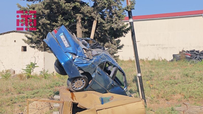 Cəlilabadda “Mercedes” transformatora çırpılıb