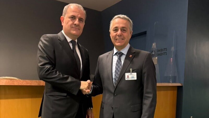 Ceyhun Bayramov isveçrəli həmkarı ilə iki ölkə arasındakı münasibərtləri müzakirə etdi