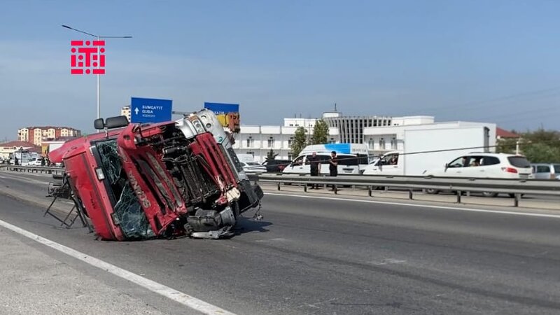 Masazırda yük və minik avtomobilləri toqquşub: Ölən var -