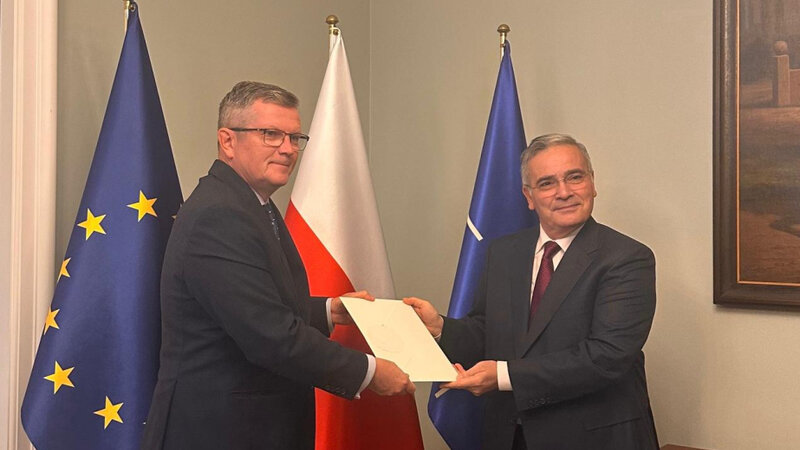 Azərbaycanın Polşadakı yeni səfiri etimadnaməsinin surətini dövlət katibinə təqdim etdi