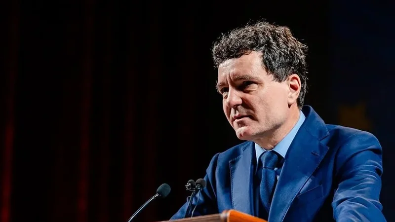 Nikuşor Dandan: Avropada ABŞ hərbi kontingenti saxlanılmalıdır