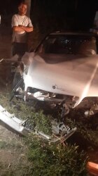 Ağdamda avtomobil beton dirəyə çırpıldı: