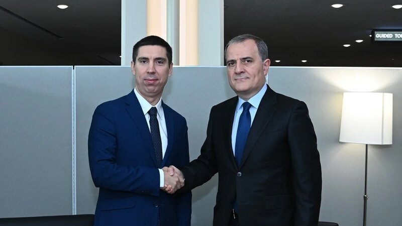 Ceyhun Bayramovla Moldovanın XİN rəhbəri görüşdü