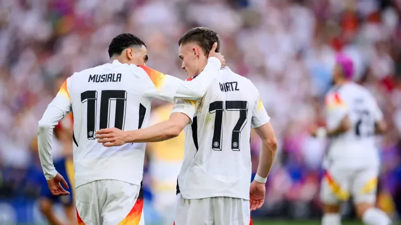 Almaniya millisinin iki futbolçusu zədələndi