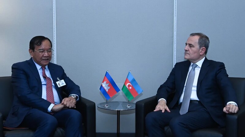 Ceyhun Bayramov kambocalı həmkarı ilə minatəmizləmə sahəsində əməkdaşlığı müzakirə etdi