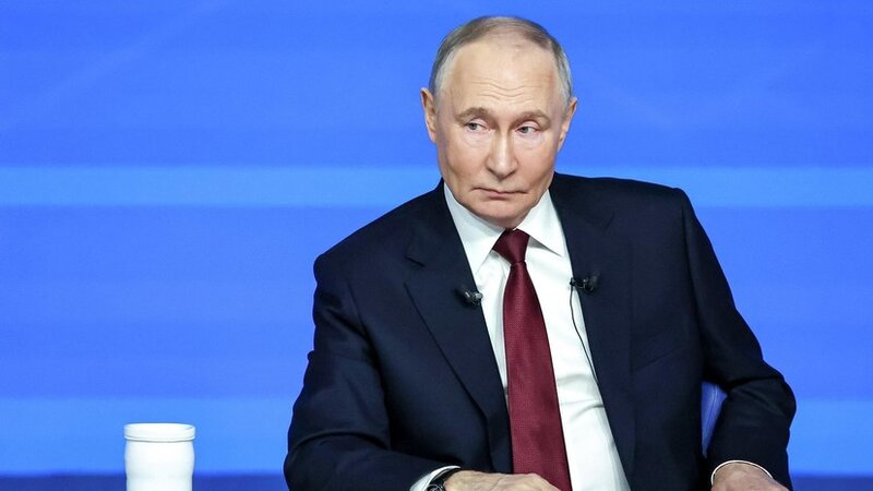 Putin: Ukrayna bir neçə istiqamətdə atəşkəs istəyir