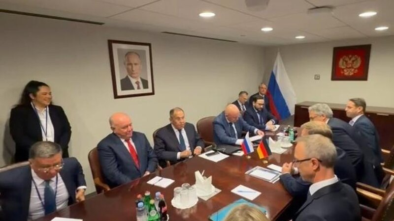 Lavrov və Vadeful arasında görüş təxminən 20 dəqiqə davam edib