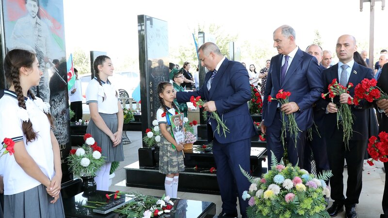 Suraxanı rayonunda şəhid məzarları ziyarət edildi