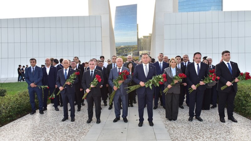 AHİK-nin əməkdaşları Zəfər Parkını ziyarət ediblər