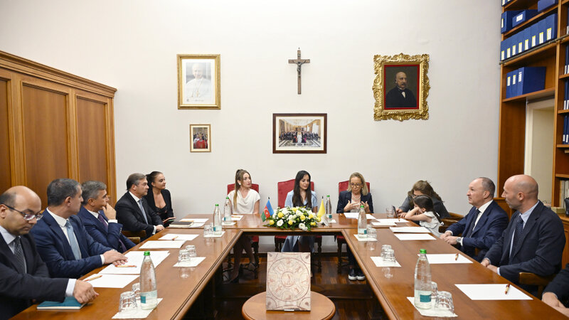Romada Leyla Əliyeva Müqəddəs Arxeologiya üzrə Pontifik Komissiyanın katibi ilə görüşdü