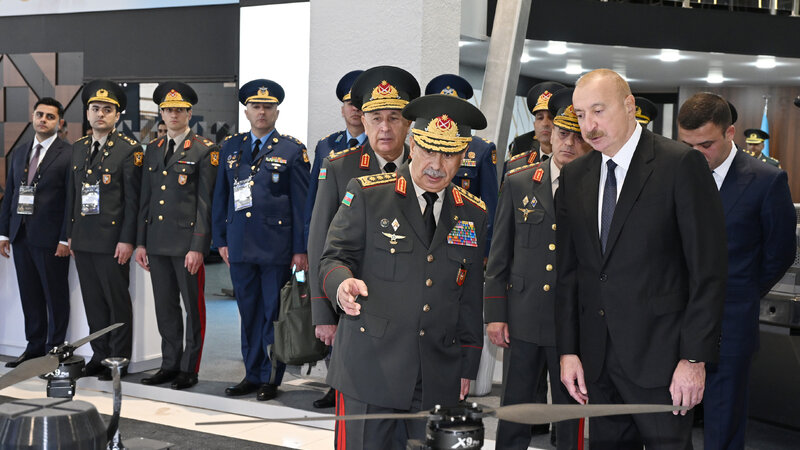 İlham Əliyev “ADEX 2026” və “Securex Caspian” sərgiləri ilə tanış oldu