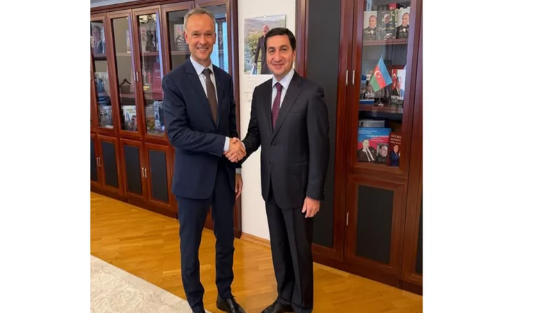 Hikmət Hacıyev Litva səfiri ilə ikitərəfli münasibətləri müzakirə etdi