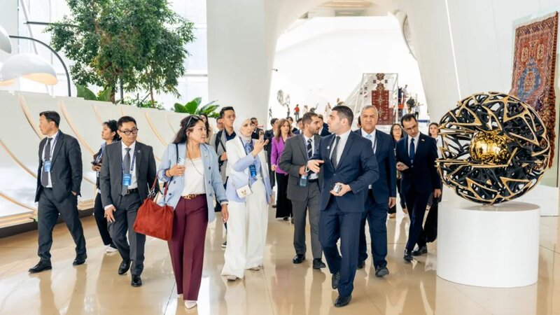 Media Forumun iştirakçıları Heydər Əliyev Mərkəzi ilə tanış oldular