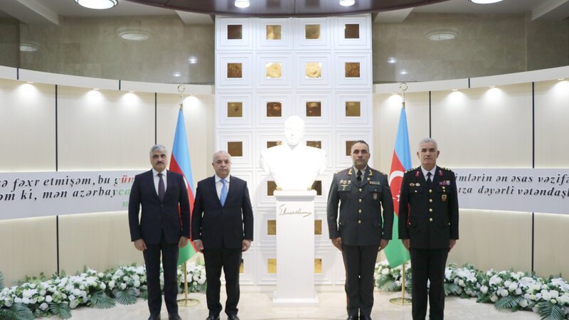 Hərbi Prokurorluğun rəhbərliyi prokurorluğun peşə bayramında yeni kursantlarla görüşdü -