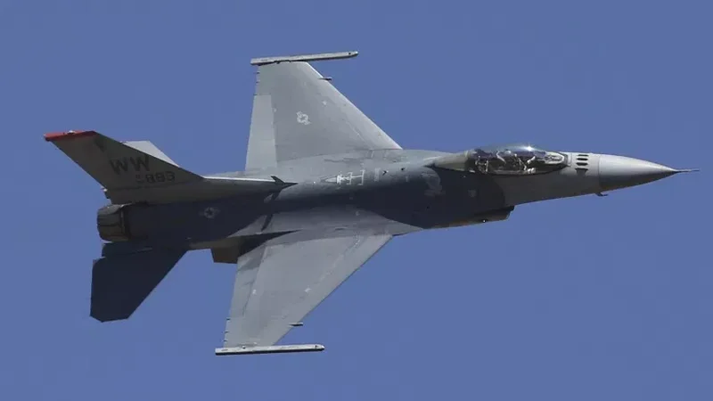 Tayvan ABŞ-dən ilk dəfə "F-16C" qırıcıları aldı