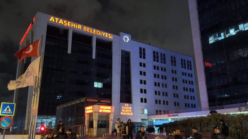 Türkiyədə bələdiyyənin 13 əməkdaşı saxlanıldı