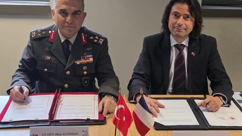 Türkiyə və Fransa hərbi əməkdaşlığın dərinləşdirilməsinə dair sənəd imzaladı