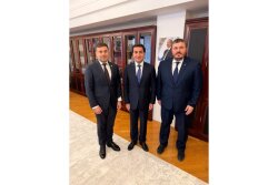 Hikmət Hacıyev Ukrayna Ombudsmanı ilə humanitar məsələlər müzakirə etdi