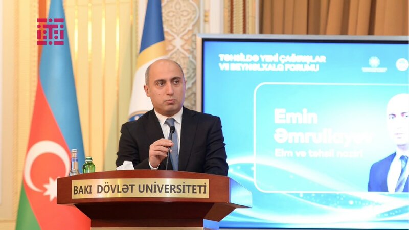 İki seçimimiz var: bir-birimizi tərifləmək və özünütənqid -