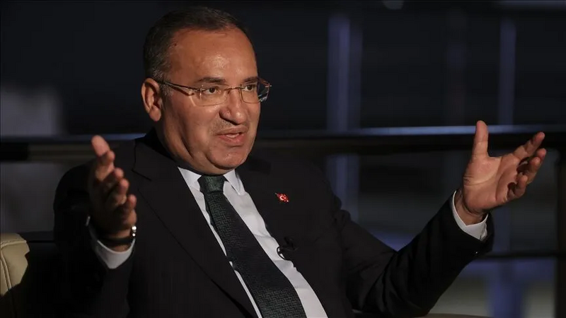 Bəkir Bozdağ istefa verdi
