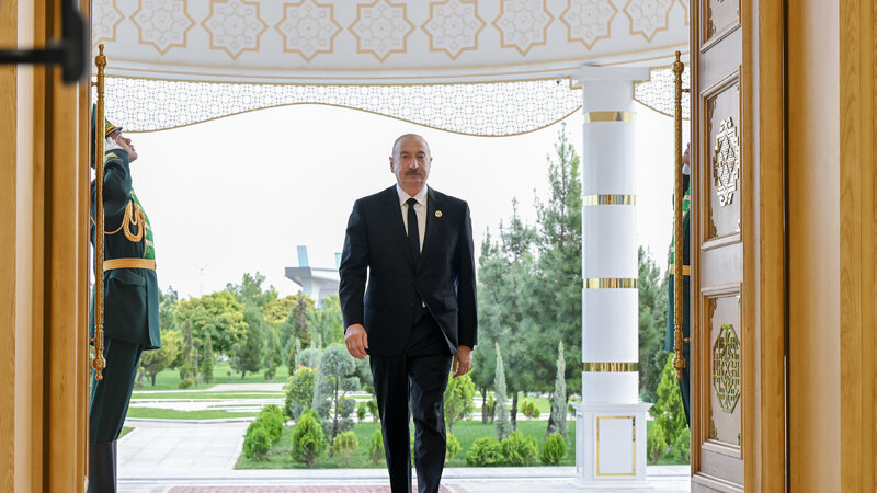 İlham Əliyev Türkmənbaşı şəhərində "Avaza" Kompleksinə gəlib